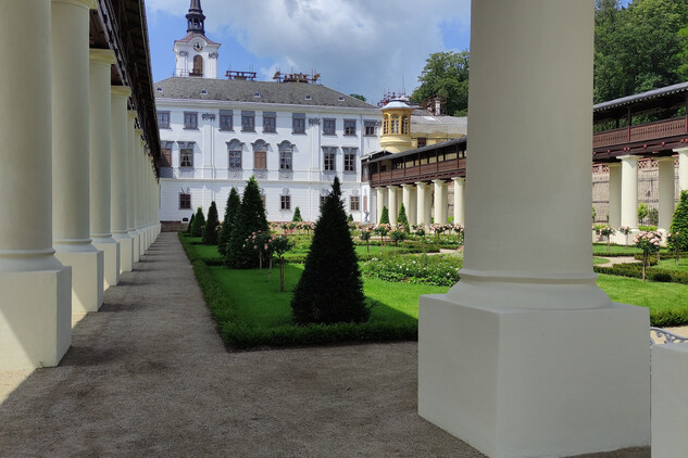 Obnovená zámecká zahrada v Lysicích