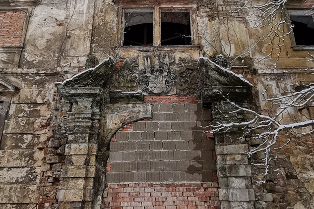 Jižní křídlo hospodářského dvora, před obnovou